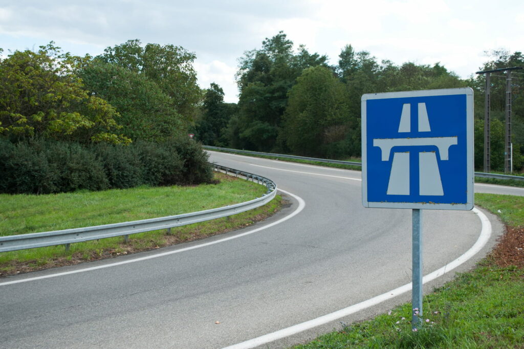 La vitesse passe à 90km/h sur cette autoroute très fréquentée, méfiez-vous si vous devez l'emprunter