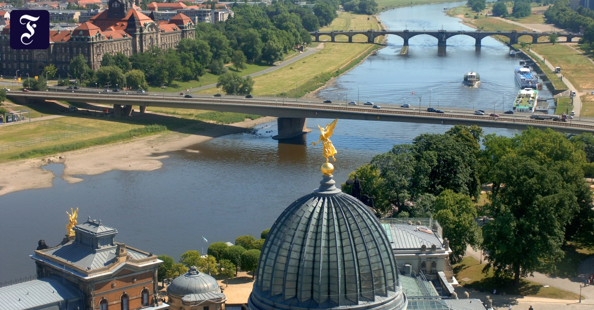 Teile der Carolabrücke in Dresden in die Elbe gestürzt