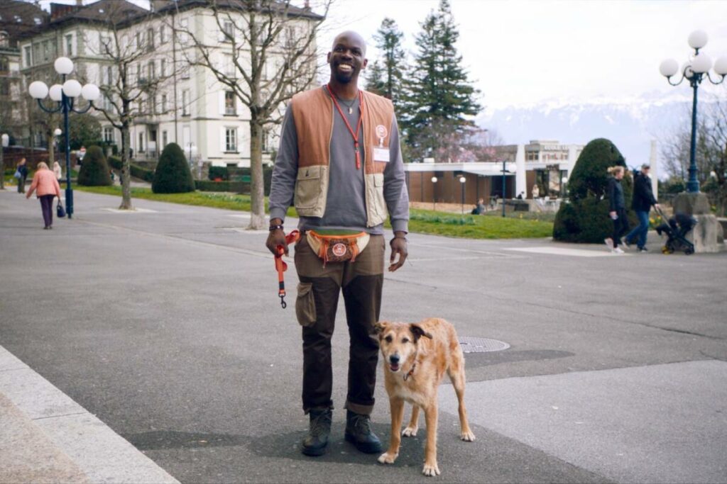 « Le Procès du chien » : une histoire drôle, suisse et vraie, avec Jean-Pascal Zadi et François Damiens