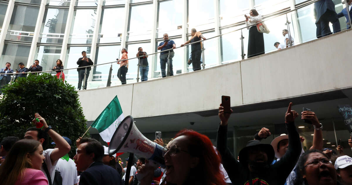 Manifestants au Sénat mexicain, Cisjordanie, Canada : les informations de la nuit