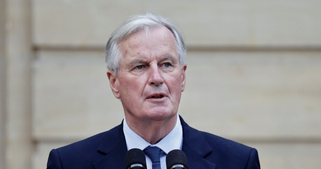 Le nouveau premier ministre Michel Barnier à Matignon pour la passation de pouvoir, le 5 septembre 2024 à Paris