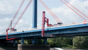 An der Norderelbbrücke der A1 sind Schäden festgestellt worden, die nun weiter untersucht werden müssen. (Archivbild) Foto: Dani