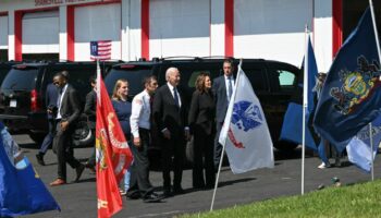 Présidentielle américaine 2024 : Joe Biden pose avec une casquette Donald Trump, un cliché instrumentalisé par l'équipe républicaine