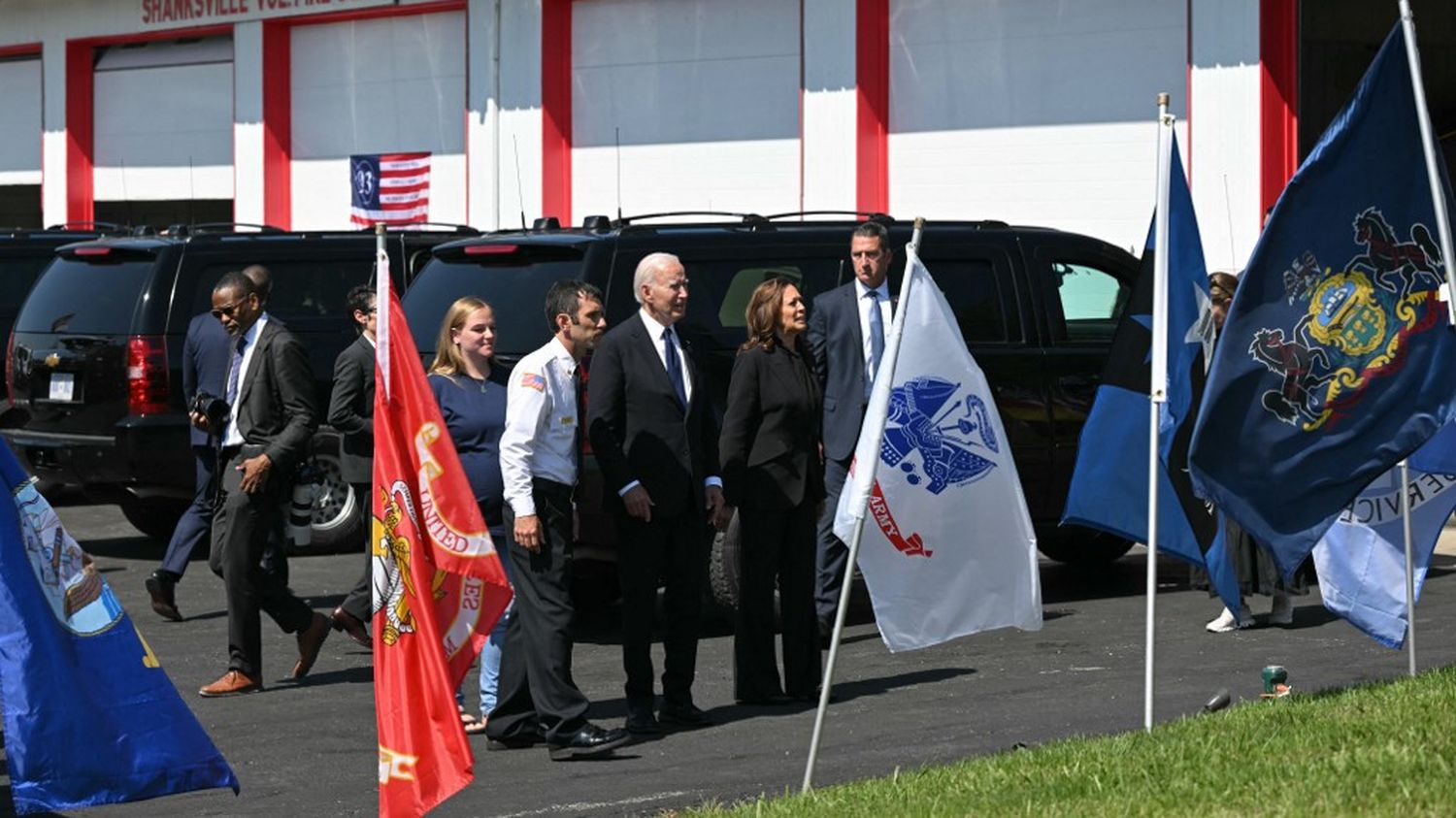 Présidentielle américaine 2024 : Joe Biden pose avec une casquette Donald Trump, un cliché instrumentalisé par l'équipe républicaine