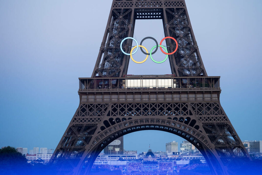 Hidalgo, Dati, l’Etat… Qui décide vraiment du sort des anneaux olympiques sur la tour Eiffel ?