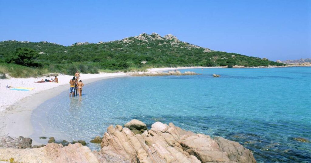 Pour sauver les plages de La Maddalena, venez à la nage