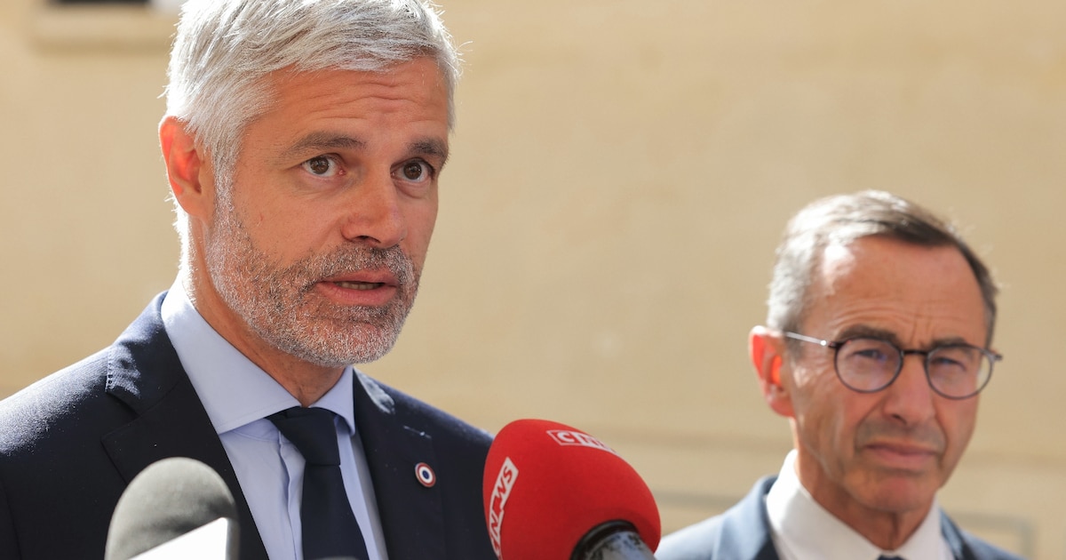 Laurent Wauquiez et Bruno Retailleau (G) après une rencontre avec le Premier ministre à l'hôtel Matignon à Paris, le 6 septembre 2024