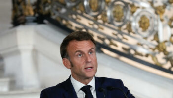 Emmanuel Macron appelle à « toujours prendre en compte » le vote des Français, la gauche s’étouffe