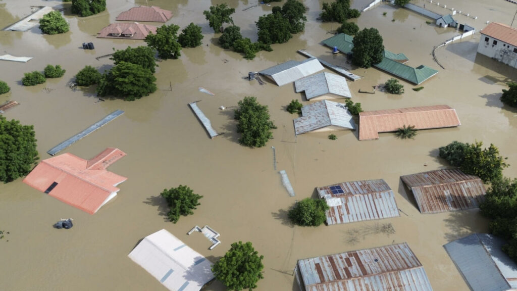 Au Nigeria, des inondations massives font plusieurs dizaines de morts et plus de 400 000 déplacés