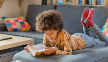 Comment donner le goût de la lecture à son enfant ? Les conseils d’une bibliothécaire jeunesse