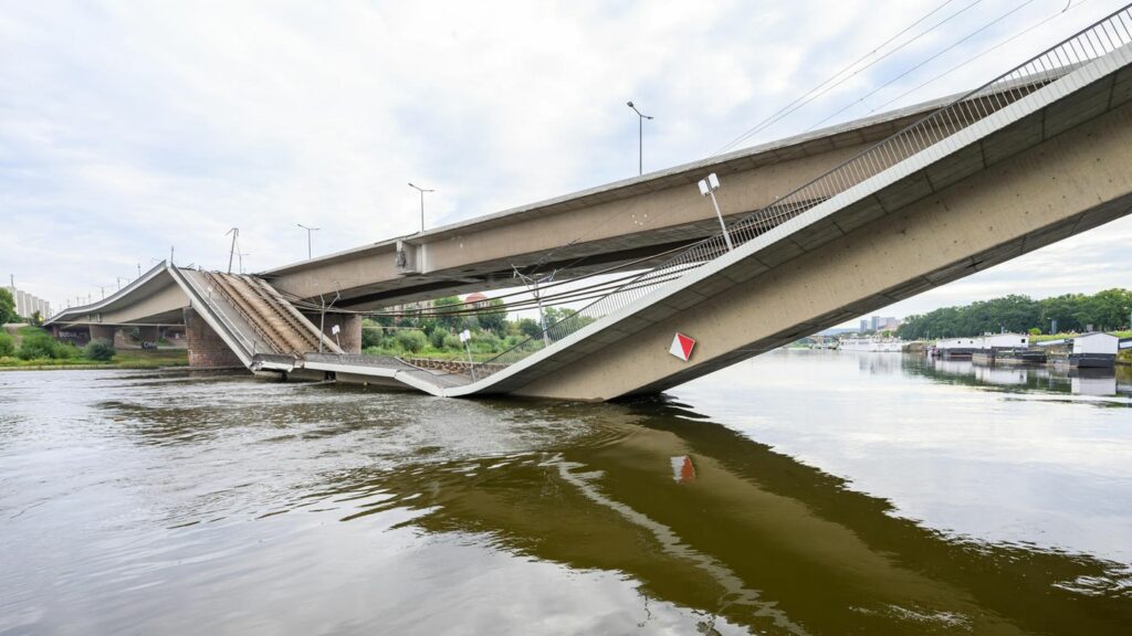 Nicht mehr zur retten: der eingestürzte Teil der Carolabrücke in Dresden