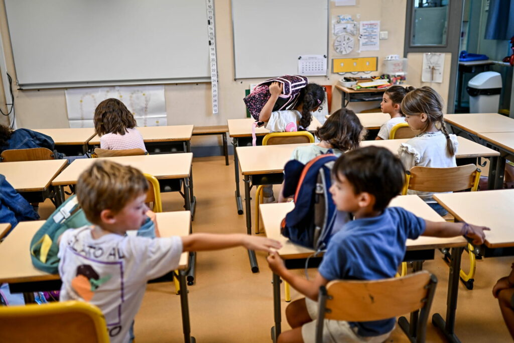 Des plans explosifs pour fermer des milliers de classes d'école à l'étude au ministère de l'Education nationale