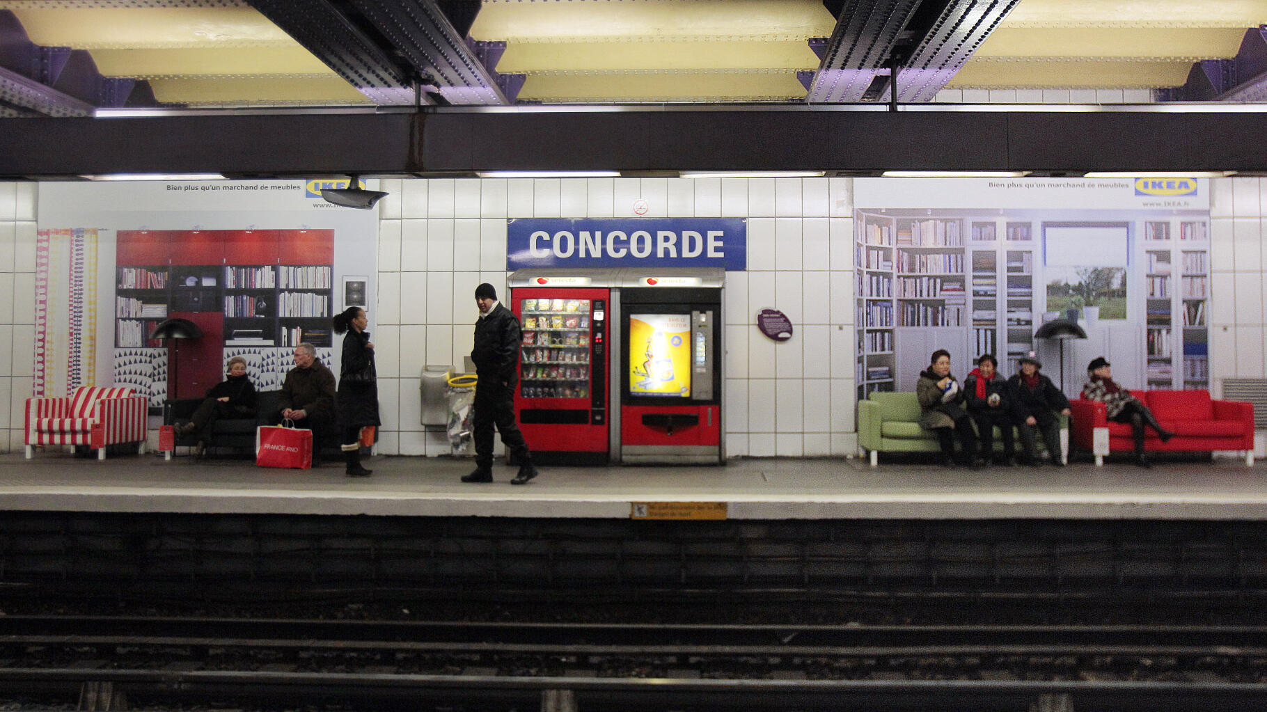 La station Concorde du métro parisien, fermée pour les JO, a finalement rouvert plus tôt aux usagers de la ligne 12