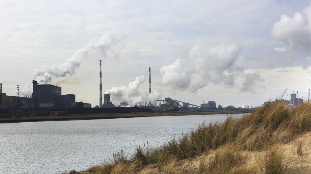 Mobilisation internationale pour les conditions de travail chez Arcelor Mittal : "C'est une première", salue Philippe Verbeke