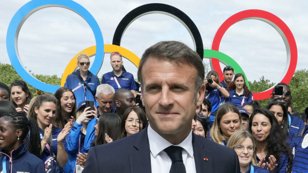 JO 2024 : Emmanuel Macron s’immisce dans la polémique des anneaux olympiques sur la tour Eiffel