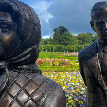 «Mrs. Doubtfire» : en Irlande du Nord, une nouvelle statue en hommage à la reine Elizabeth II vivement critiquée