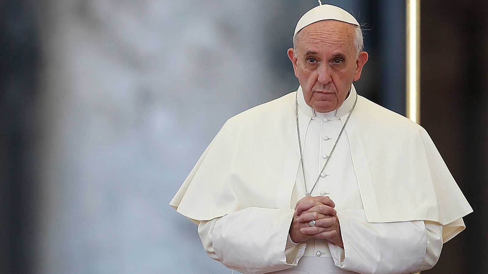 Pope Francis attends a prayer calling for peace in Syria, in Saint Peter's square at the Vatican September 7, 2013. Pope Francis has invited people of all faiths to join a day of fasting and prayer to call for an end to the conflict in Syria on Saturday. REUTERS/Tony Gentile (VATICAN CITY - Tags: RELIGION CONFLICT)