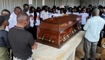 Family members mourn and react next to the coffin of the slain Olympian Rebecca Cheptegei, who died after her former boyfriend doused her in petrol and set her ablaze, at the Moi Teaching & Referral Hospital (MTRH) funeral home, in Eldoret, Kenya September 13, 2024. REUTERS/Edwin Waita