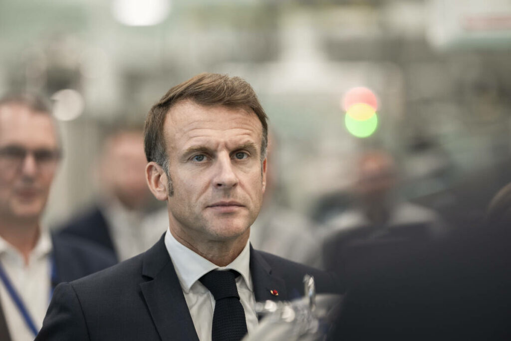 Il faut « toujours prendre en compte » le suffrage des Français, estime Macron devant le Conseil d’Etat