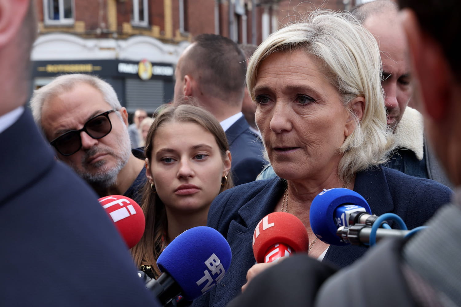 Le gouvernement Barnier déjà sur la sellette ? Marine Le Pen appelle à une nouvelle dissolution