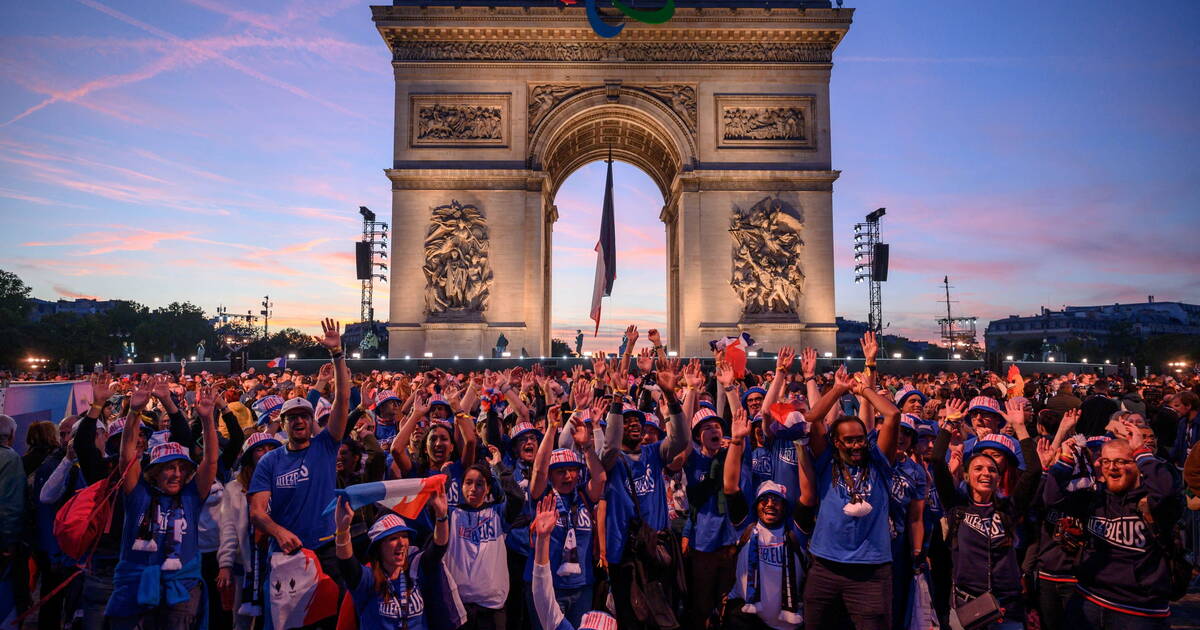 Paris 2024 : les cinq moments forts de la parade des champions sur les Champs-Elysées