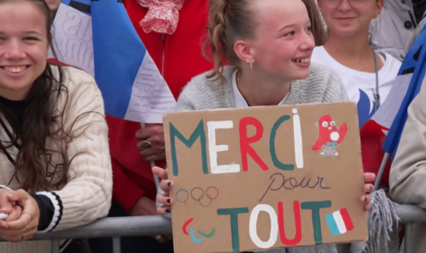 Parade olympique : plongée dans la ferveur du public