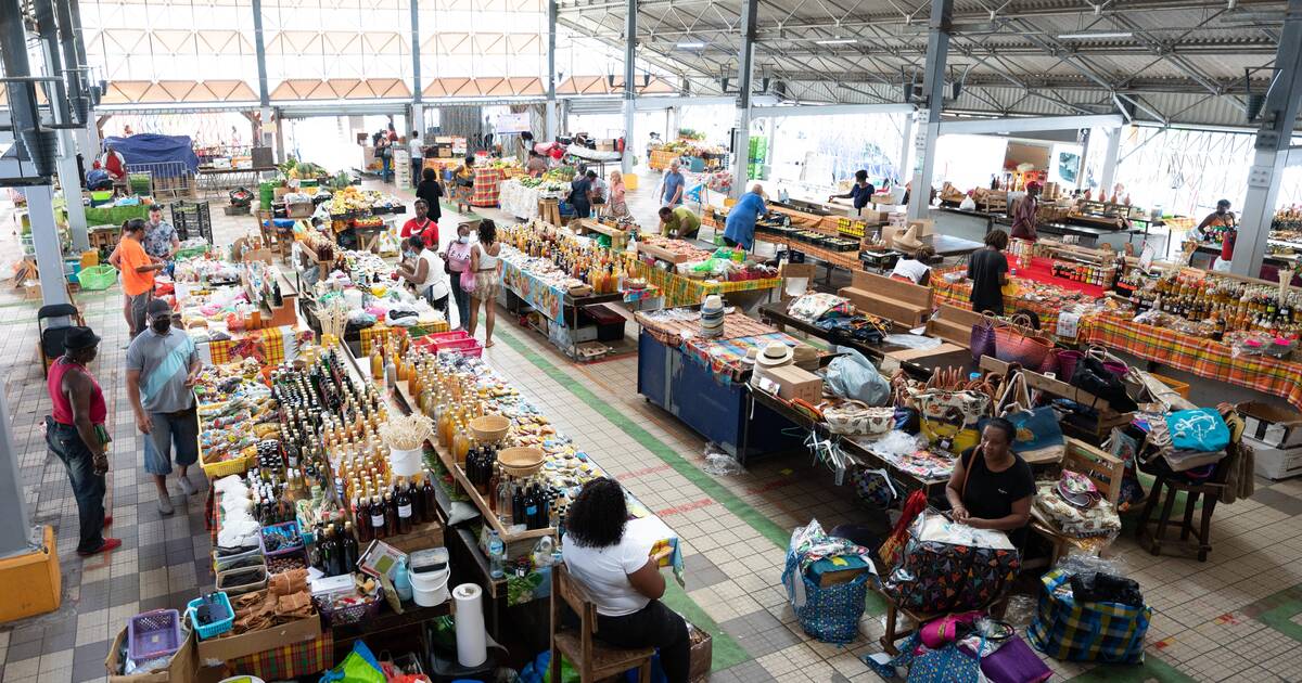 En Martinique, les manifestations contre la vie chère et les blocages de supermarchés se multiplient