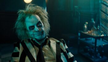 Dans « Beetlejuice, Beetlejuice » de Tim Burton, ni Michael Keaton ni le fun n’ont pris de ride