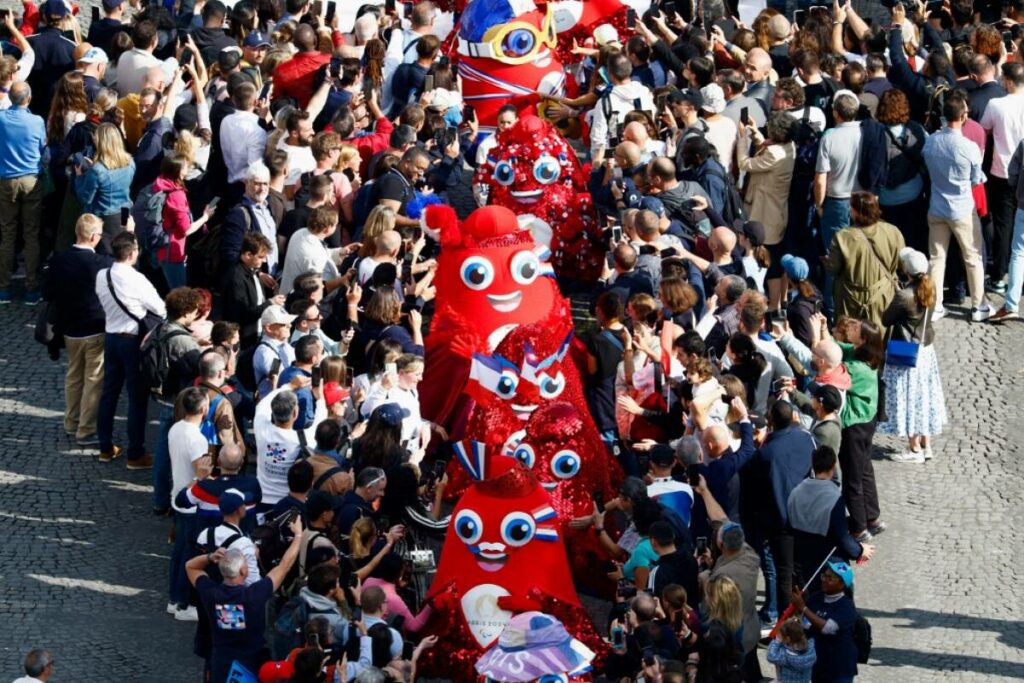 JO de Paris : une dernière fête olympique sur les Champs-Elysées