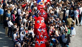 JO de Paris : une dernière fête olympique sur les Champs-Elysées