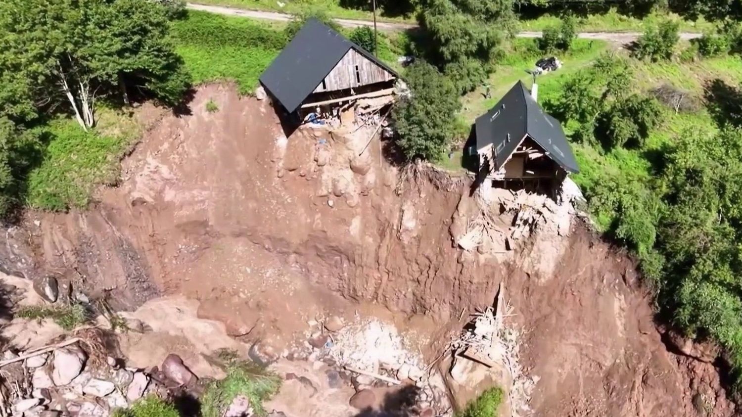 Intempéries dans la Vallée d’Aspe : retour dans les hameaux dévastés lors de la catastrophe