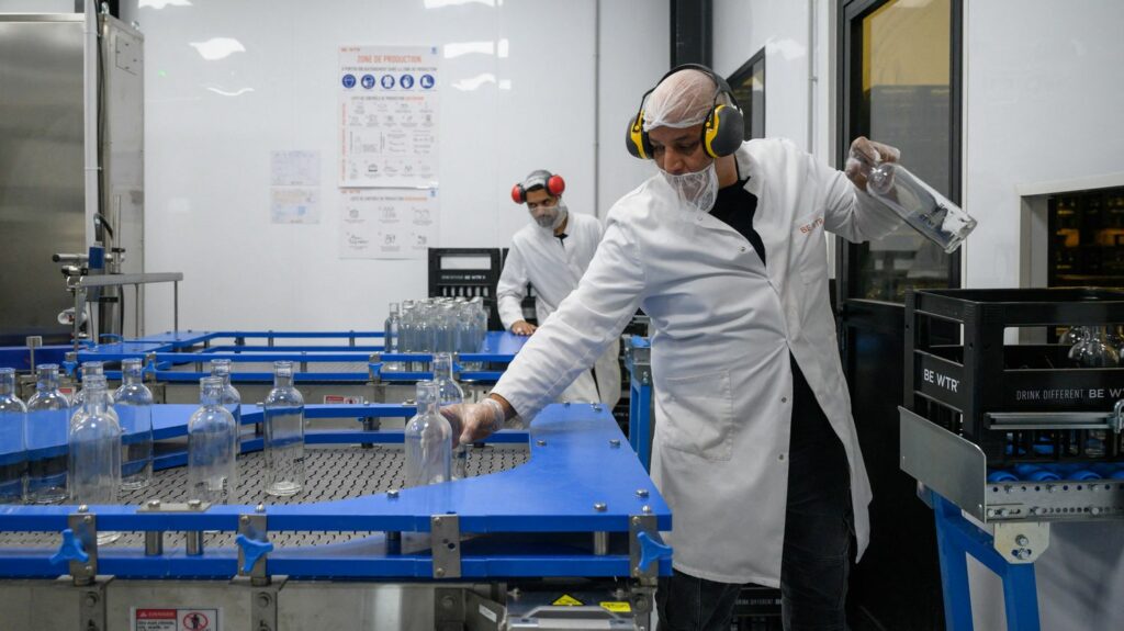 Une entreprise suisse lance de l’eau de Paris en bouteille