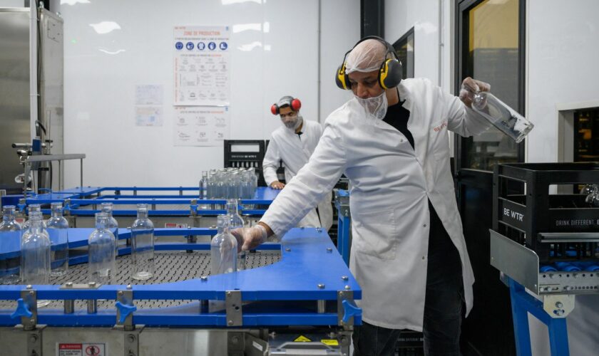 Une entreprise suisse lance de l’eau de Paris en bouteille