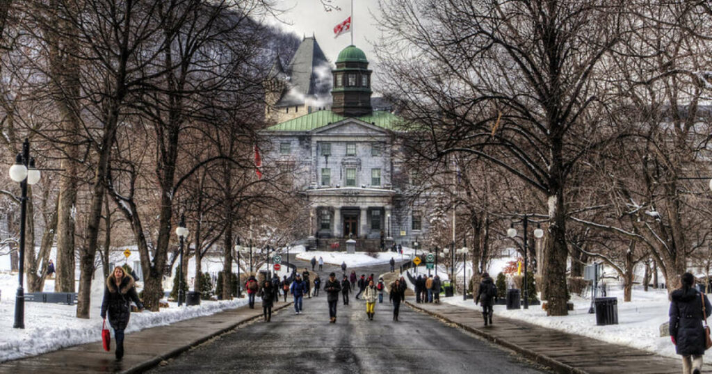 “Signaux d’alarme au rouge” pour les admissions dans les universités canadiennes