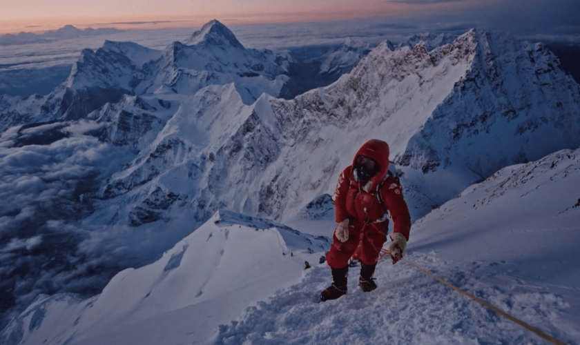 Cinéma : “Kaizen”, le film d’Inoxtag sur son ascension de l’Everest, bat tous les records