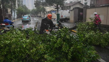 Shanghai se calfeutre au passage du typhon Bebinca