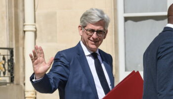 Ministre de la Santé : trois médecins cités, Frédéric Valletoux prêt à rester