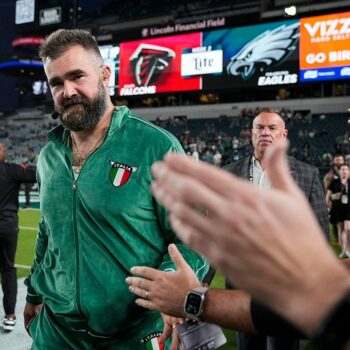 Eagles fan comes up lame after Jason Kelce chest bump