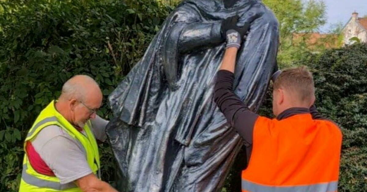 Dans le fief bourguignon d’Emmaüs, une statue de l’abbé Pierre déboulonnée