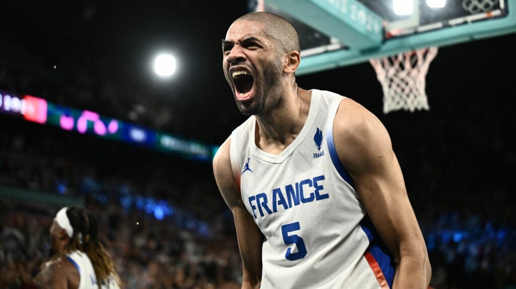 Basket : "Pour ce qu'il a fait, il est tout en haut du panthéon"... Nicolas Batum, la retraite internationale de l'emblématique capitaine des Bleus