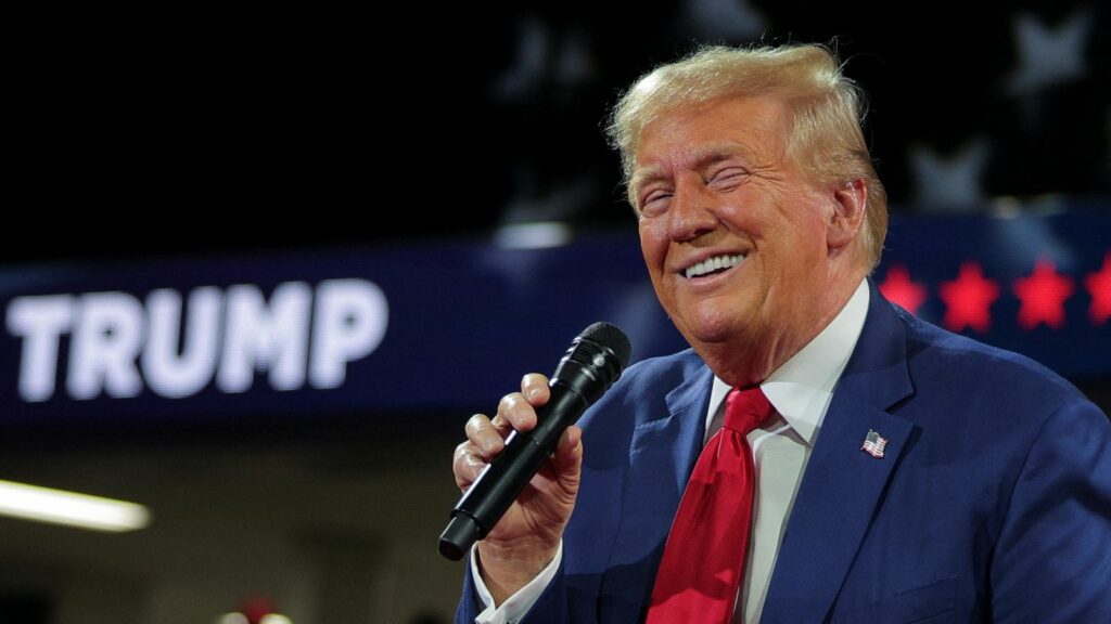 Republican presidential nominee and former U.S. President Donald Trump holds a campaign town hall meeting, moderated by Arkansas Governor Sarah Huckabee Sanders, in Flint, Michigan, U.S., September 17, 2024. REUTERS/Brian Snyder