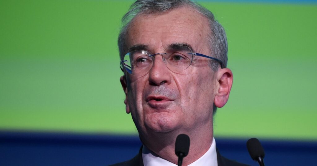 Le gouverneur de la Banque de France François Villeroy de Galhau s'exprime à Paris pour le "Climate Finance Day" le 26 octobre 2021