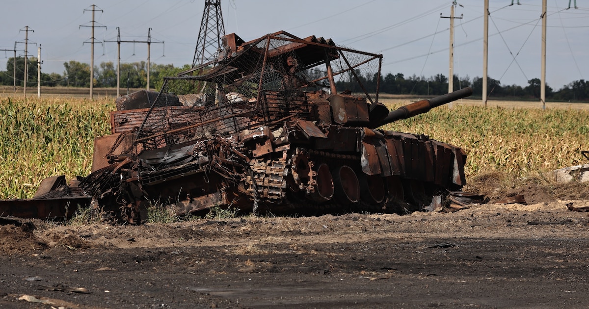 Un char russe détruit par l'armée ukrainienne dans la région russe de Koursk, le 16 août 2024