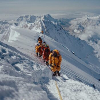 Inoxtag sur l’Everest : « Quand on voit son film, on se dit que le business autour de l’Himalaya a de beaux jours devant lui »