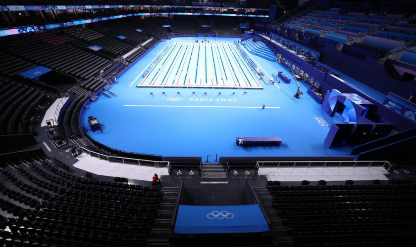 REPORTAGE. "C'est émouvant de voir cette salle se métamorphoser" : à Paris La Défense Arena, la piscine olympique est en train d'être démontée