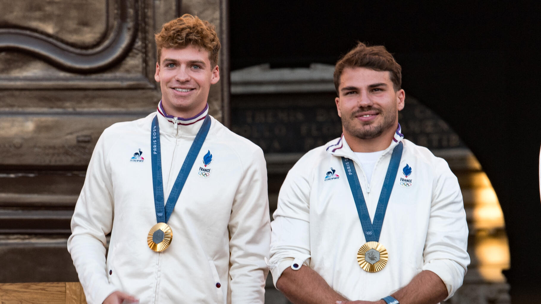 JO de Paris 2024 : Léon Marchand et Antoine Dupont accueillis en héros à Toulouse