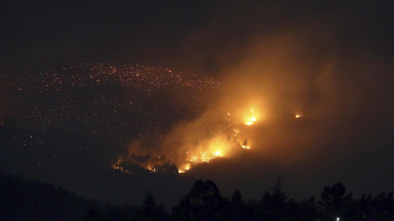 Waldbrand: Einsatzkräfte in Portugal kämpfen weiter gegen heftige Waldbrände