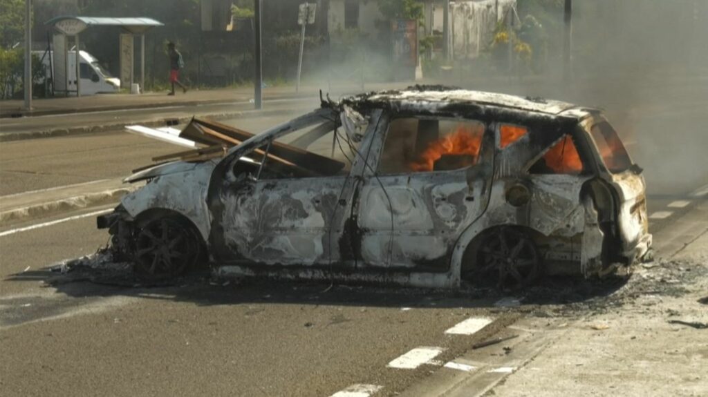 Martinique : un couvre-feu a été décrété dans certains quartiers de Fort-de-France dès mercredi soir en raison des violences, annonce la préfecture