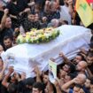 Procession funéraire dans la banlieue sud de Beyrouth d'une personne tuée lors de l'explosion de centaines de bipeurs du Hezbollah libanais la veille, le 18 septembre 2024