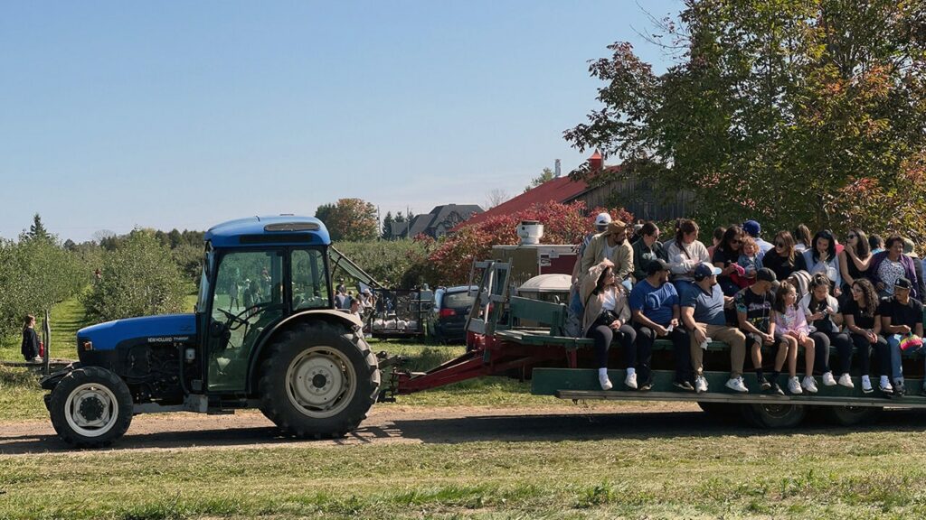 Wisconsin field trip children, adults injured in tractor and wagon accident at apple orchard